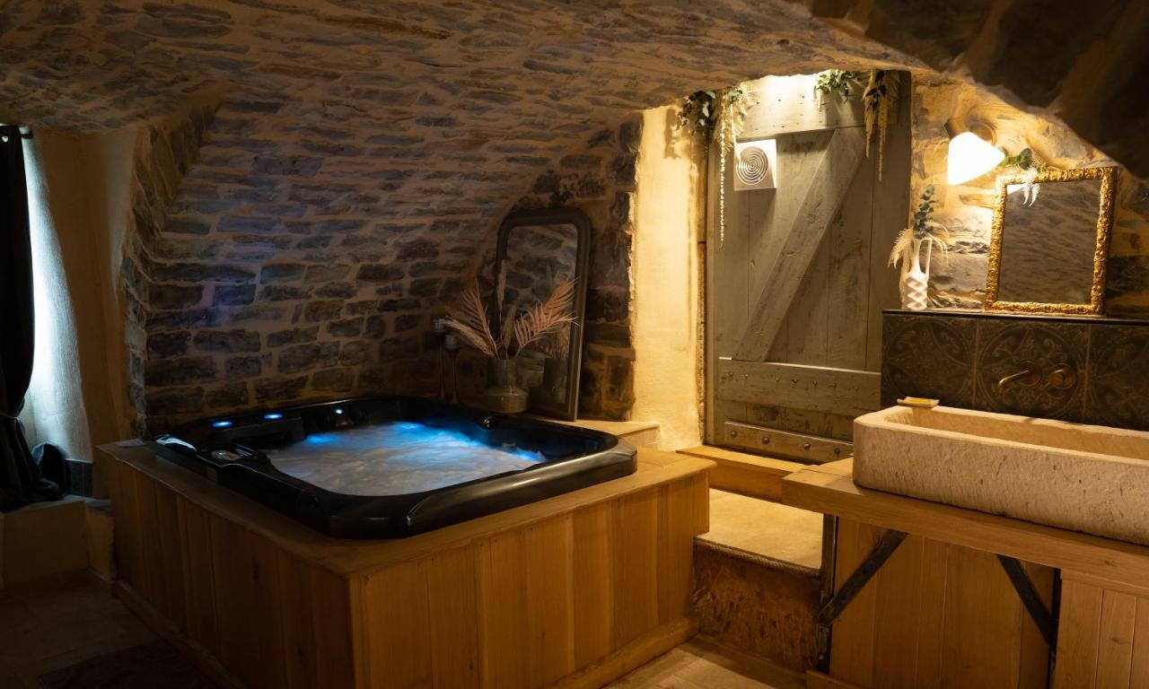 Hebergement Insolite Avec Jacuzzi Privatif Millau Apartment Exterior photo