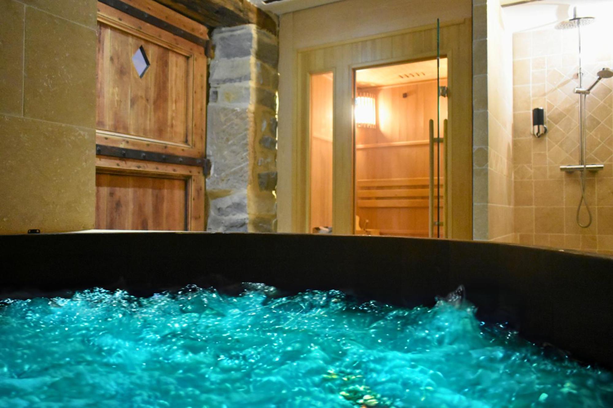 Hebergement Insolite Avec Jacuzzi Privatif Millau Apartment Exterior photo